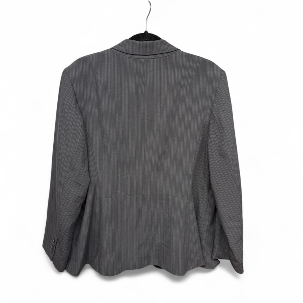 Liz Claiborne Woman Gray Pinstripe Blazer - Size 18W - Single Button Jacket - Picture 8 of 9